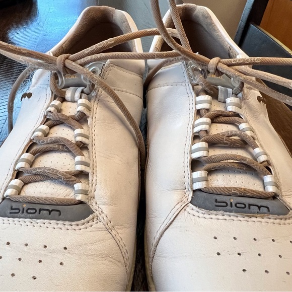 Women’s Ecco golf shoes. 7 1/2 - Picture 3 of 4